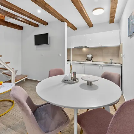 Ani Apartment