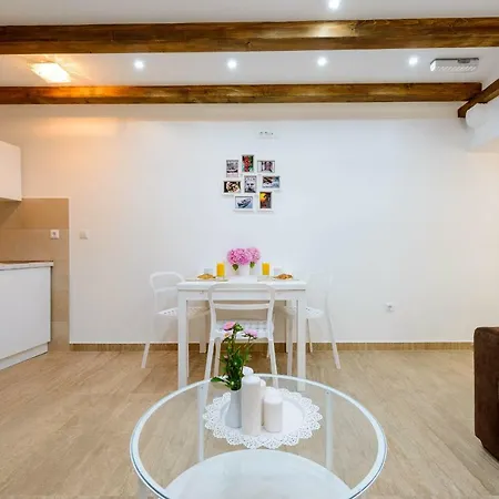 Ani Apartment